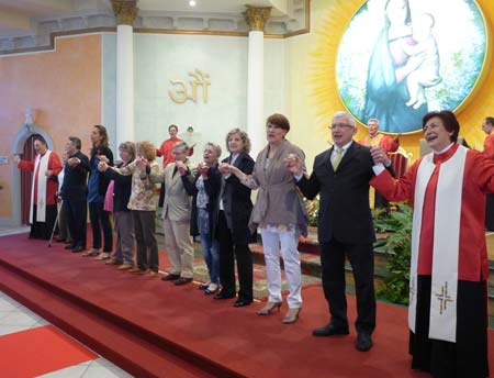 Battesimi nel tempio Anima Universale a Poggiana Battesimi nel tempio Anima Universale a Poggiana