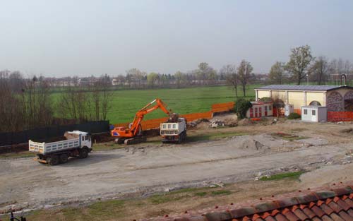 Il cantiere per la costruzione del tempio Il cantiere per la costruzione del tempio