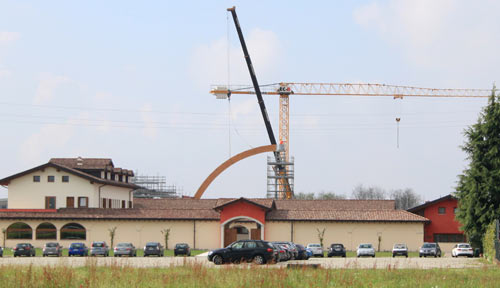 La prima arcata del Tempio e il monastero di Anima Universale